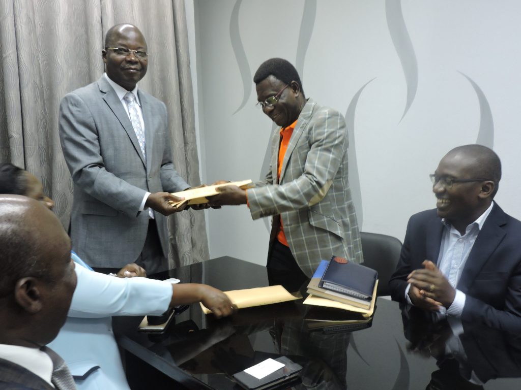 Remise de véhicules par le PNLS